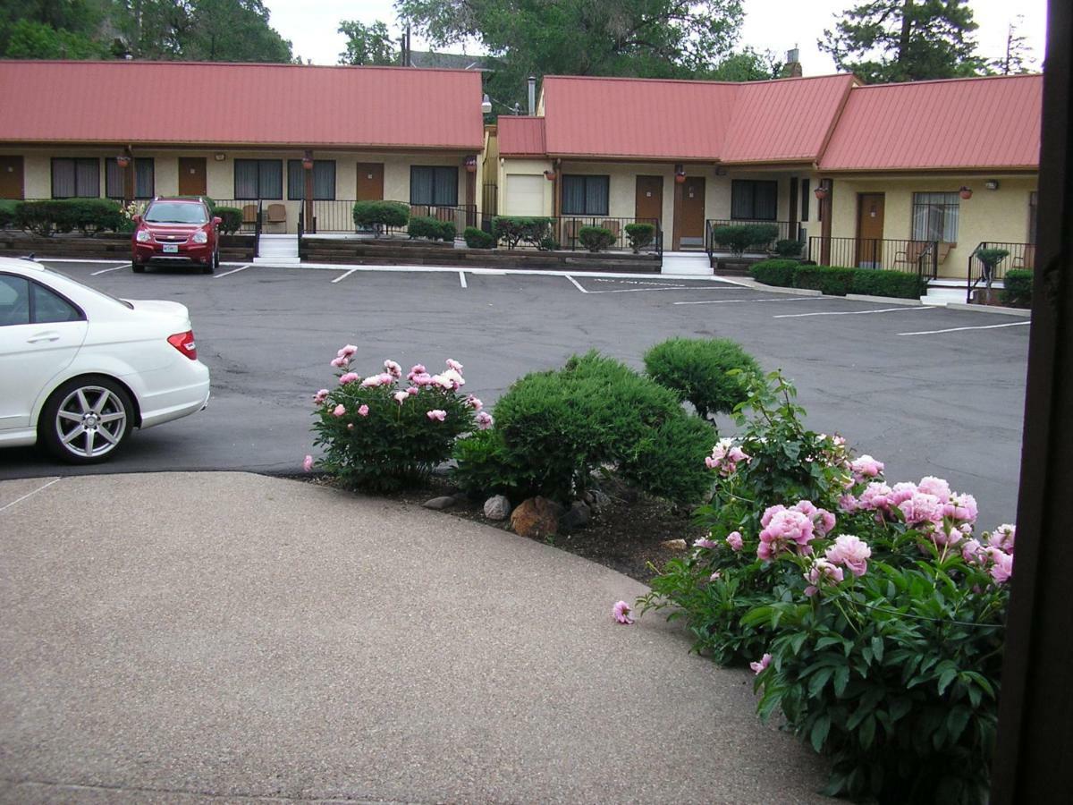 Mecca Motel Colorado Springs Exterior photo